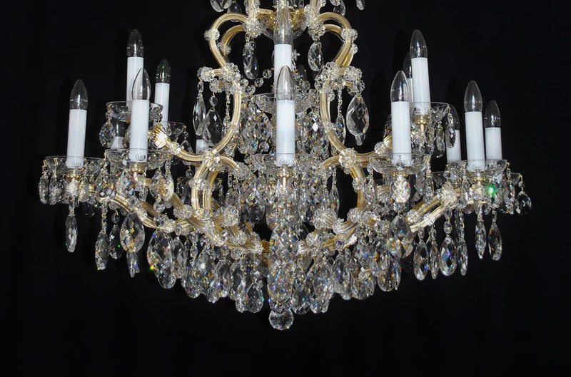 18-flame high Maria Theresa crystal chandelier with crystal almonds I.