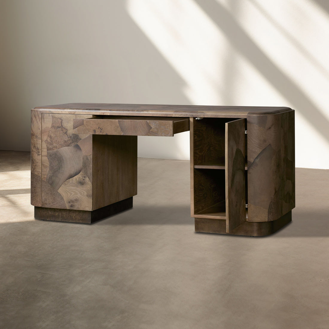 Pola Executive Desk